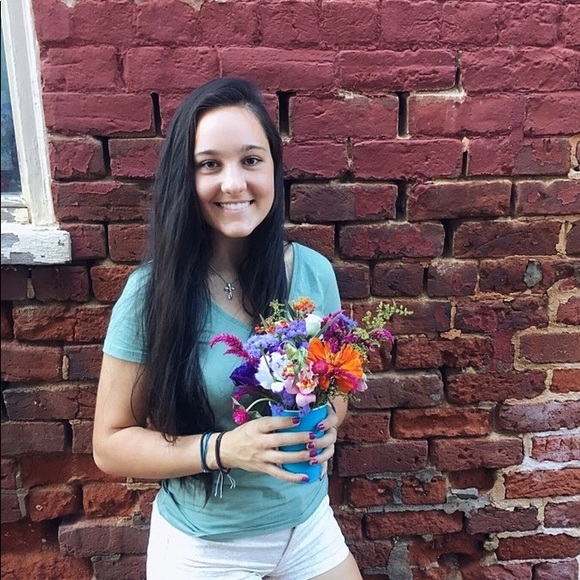 Meet your Posher, Christine - Picture 2 of 3